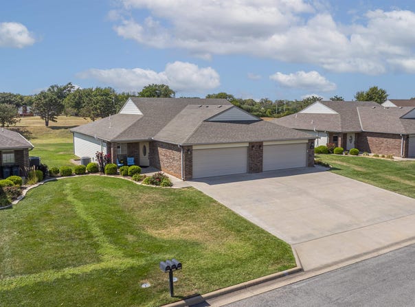 3607 Lakeshore Dr., Winfield, KS 67156