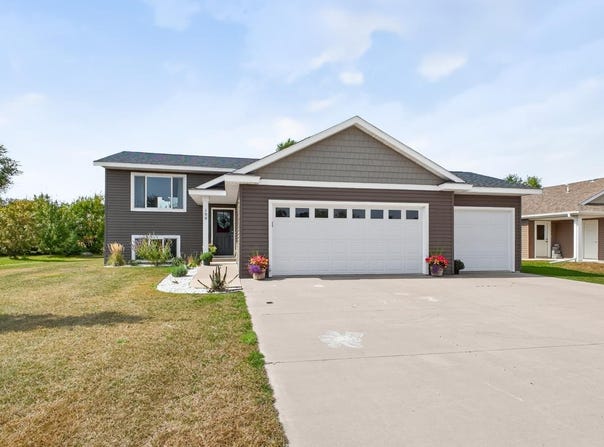 190 Red School Lane, Kellogg, MN 55945
