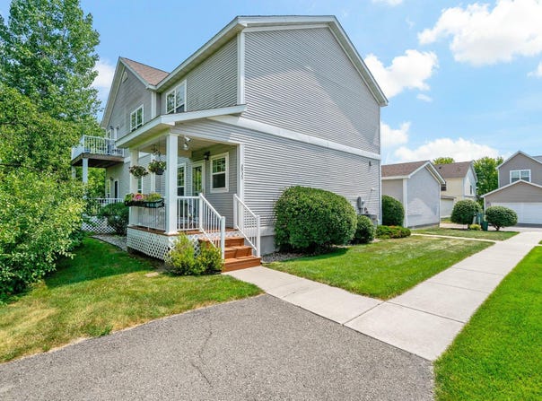 2935 Hemingway Drive, Chaska, MN 55318