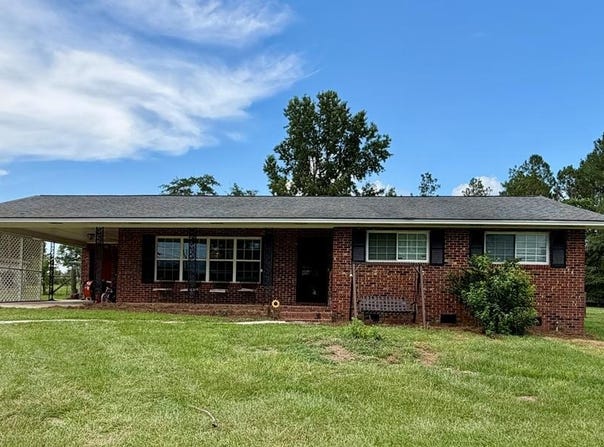 57 Lakeside Dr, Tifton, GA 31637