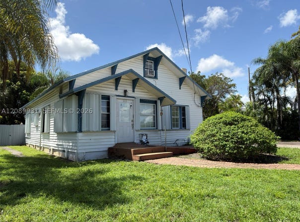 112 SE 3rd St, Hallandale Beach, FL 33009
