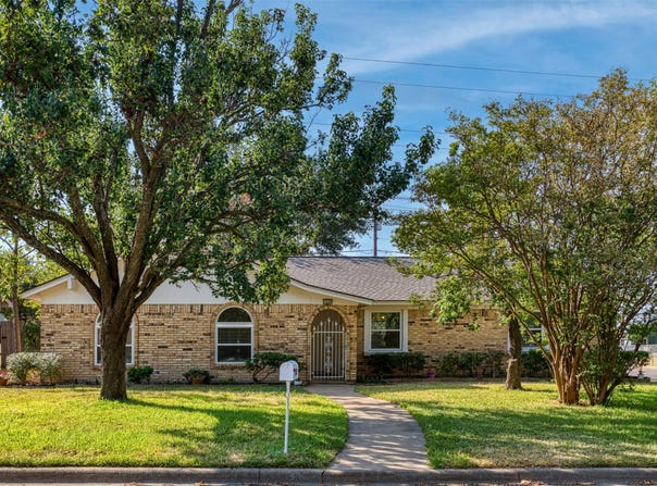1000 Springdale Road, Bedford, TX 76021