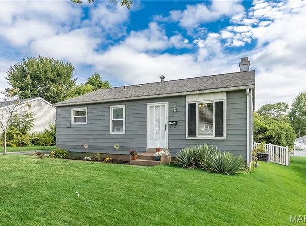 12104 Fleetwood Place, Maryland Heights, MO 63043