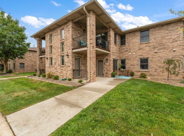 946 Elm Drive, Crown Point, IN 46307