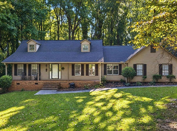 160 Chestnut Lake Drive, Inman, SC 29349