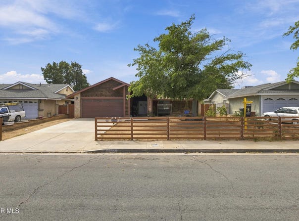 2824 E Avenue R12, Palmdale, CA 93550
