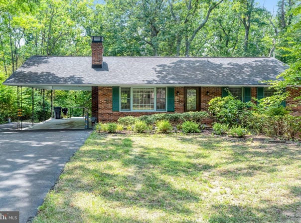 18355 SHARON Road, TRIANGLE, VA 22172