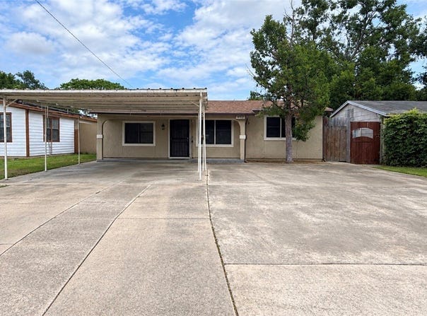 912 N Almond Street, Alice, TX 78332