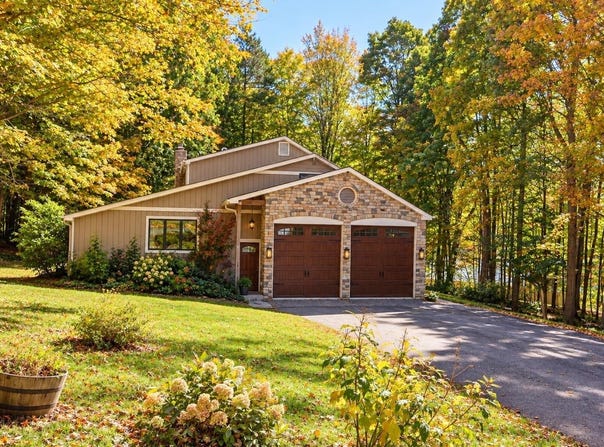 55 McIntosh Lane, Bennington, VT 05201