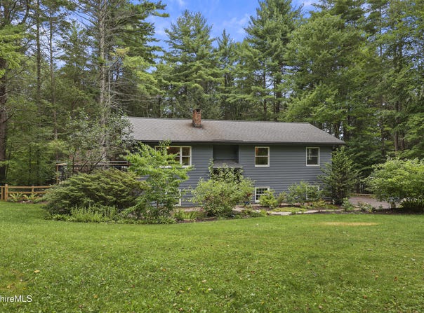 18 Hemlock Hill Rd, Great Barrington, MA 01230
