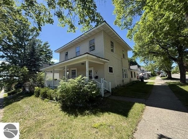319 E Nelson Street, Cadillac, MI 49601