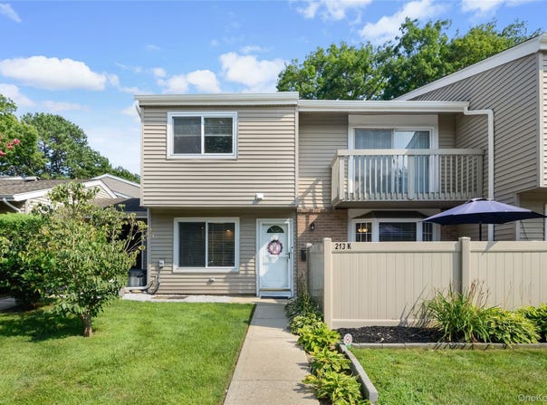 213 Springmeadow Drive, Holbrook, NY 11741