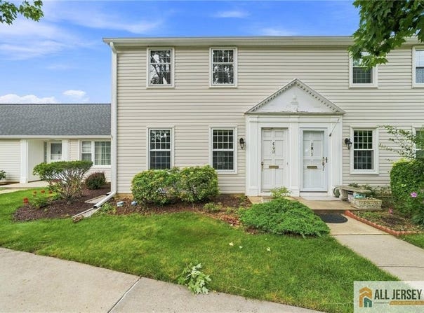 13 Sussex Way, Monroe, NJ 08831