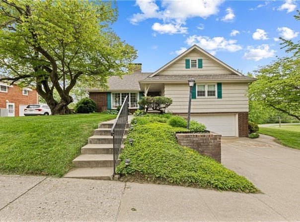 1902 Park Ridge Drive, St Joseph, MO 64503
