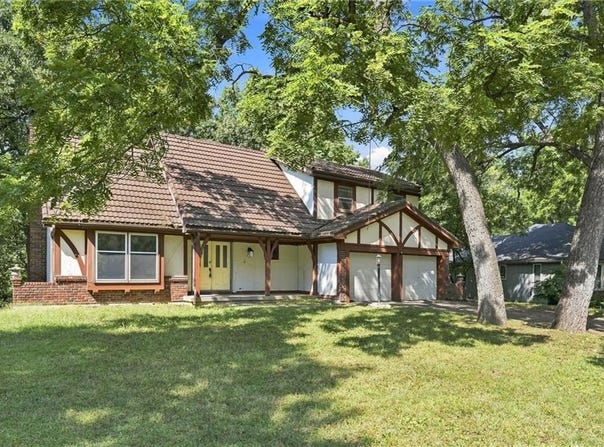 3706 W Colony Square, St Joseph, MO 64506