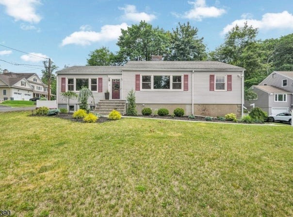 48 Lake Dr E, Wayne Twp., NJ 07470-6359