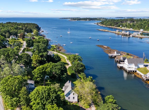 9 Lower Road, Harpswell, ME 04066