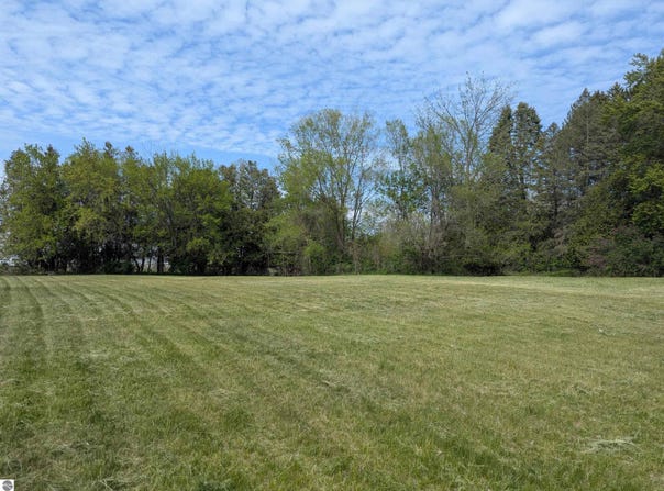 216 N Mackinaw Road, Au Gres, MI 48703
