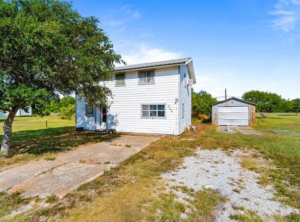 725 First Street, Bayside, TX 78340