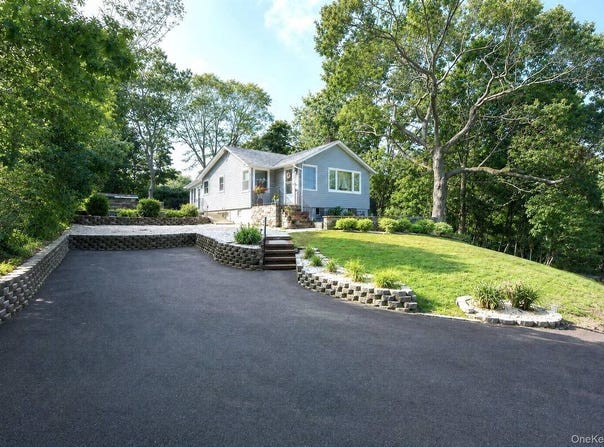 69 Hill Drive, Riverhead, NY 11901