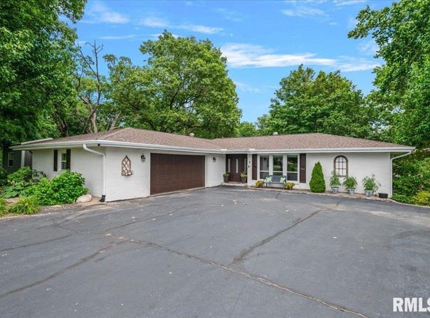 6 Glenco Court, Taylorville, IL 62568