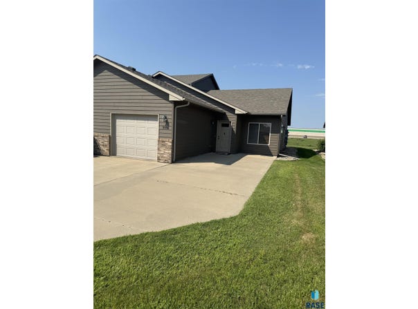3009 S Purdue Ave, Sioux Falls, SD 57106