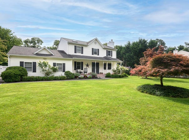7 Amy's Path, East Quogue, NY 11942