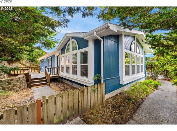 2501 CREEKSIDE Ln, NorthBend, OR 97459
