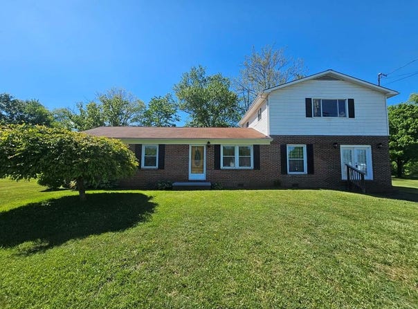 502 Bottom Road, Raven, VA 24639
