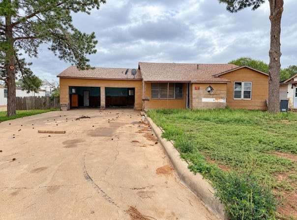 404 SW 4th St, Dimmitt, TX 79027