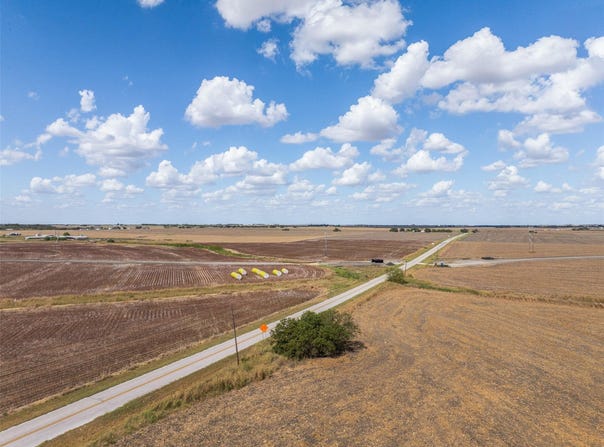 Wells Ln, Manor, TX 78653