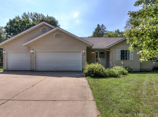 2728 Pine View Road, Eau Claire, WI 54703