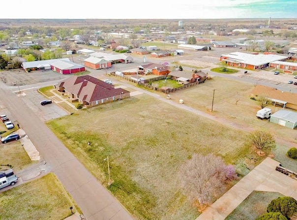 603 E Benton Avenue, Sayre, OK 73662