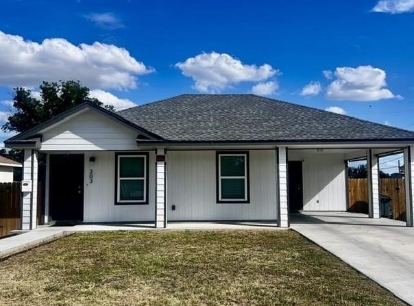 303 E 14 th, Del Rio, TX 78840