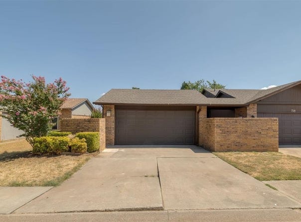 716 Stonecroft Circle, Edmond, OK 73034