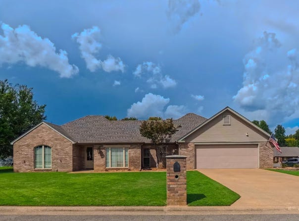 12 Meadowview Dr., Searcy, AR 72143
