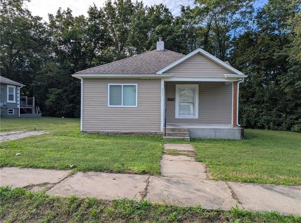 307 E Black Diamond Street, Richmond, MO 64085