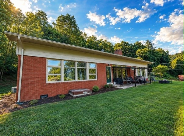 821 Ivy, Harlan, KY 40831