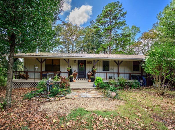 156 River Ln, Mena, AR 71953