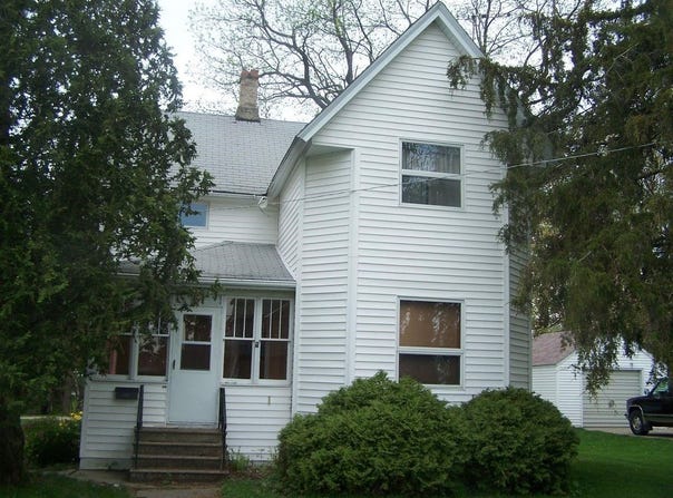 705 W Main, WARREN, IL 61087