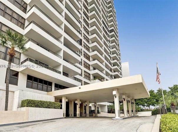 2500 Parkview Dr, Hallandale Beach, FL 33009