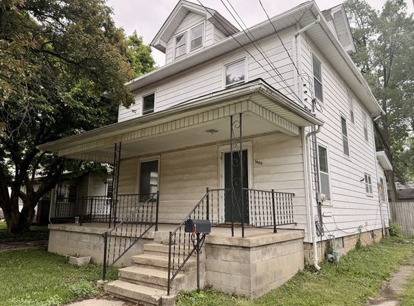 1005 E Main Street, Clinton, IL 61727