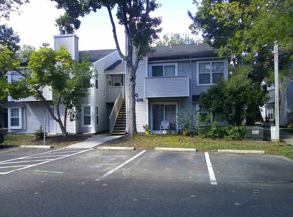 204 Meadow Ridge Dr, Smithville, NJ 08205
