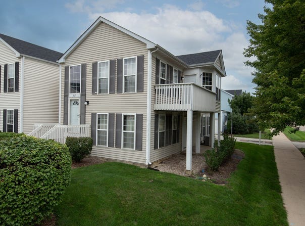 867 Symphony Drive, Aurora, IL 60504