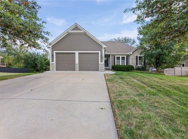 1005 Hidden Meadows Drive, Paola, KS 66071