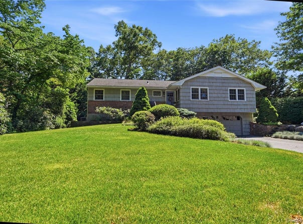 115 Autumn Drive, Hauppauge, NY 11788