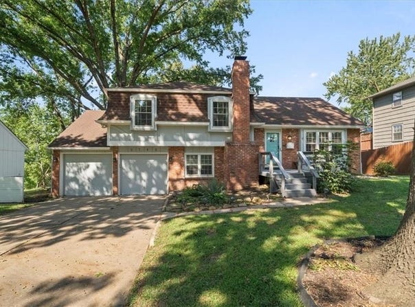 9746 Eby Street, Overland Park, KS 66212