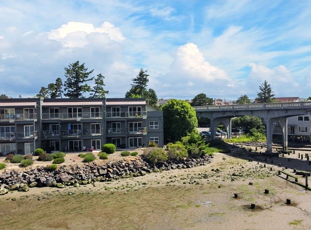 1220 BAY St, Florence, OR 97439