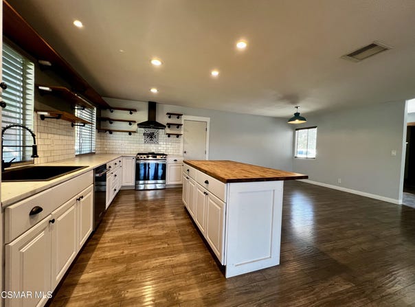 604 Hudspeth Street, Simi Valley, CA 93065
