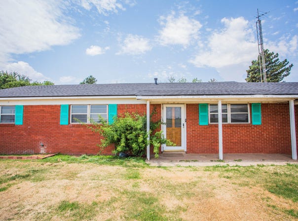 831 FM1055, Earth, TX 79031